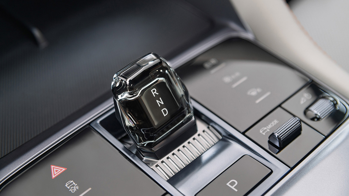 گالری تصاویر بی وای دی سانگ پلاس